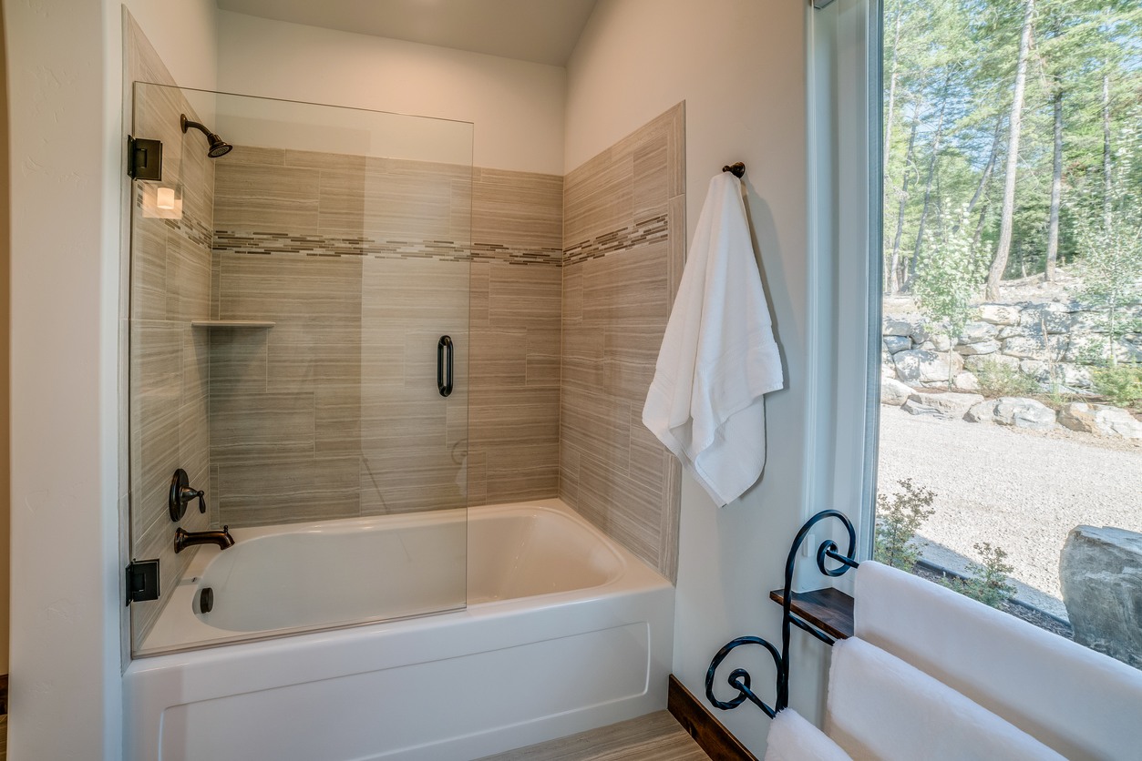 Shower & Tub Repair in Calumet